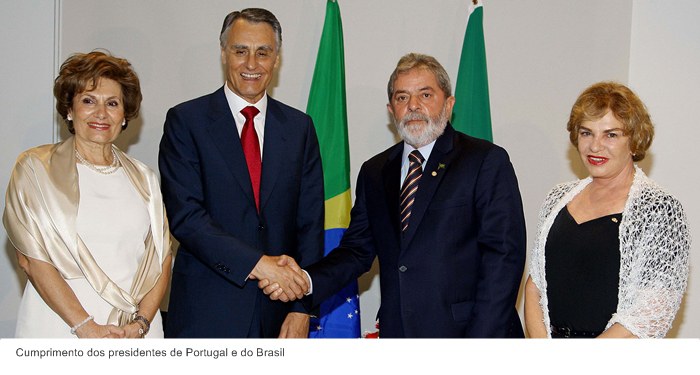 Cumprimento dos presidentes de Portugal e do Brasil.
