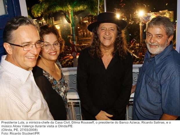 Presidente Lula, a ministra-chefe da Casa Civil, Dilma Rousseff, o presidente do Banco Azteca, Ricardo Salinas, e o músico Alceu Valença durante visita a Olinda-PE.