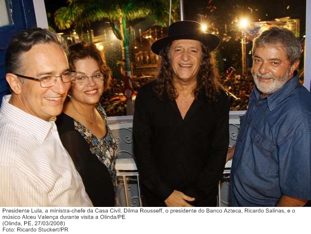 Presidente Lula, a ministra-chefe da Casa Civil, Dilma Rousseff, o presidente do Banco Azteca, Ricardo Salinas, e o músico Alceu Valença durante visita a Olinda-PE.