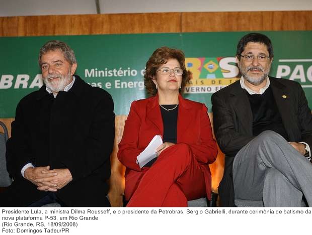 Presidente Lula, a ministra Dilma Rousseff, e o presidente da Petrobras, Sérgio Gabrielli, durante cerimônia de batismo da nova plataforma P-53, em Rio Grande.