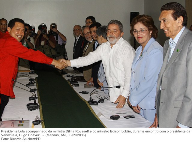 Presidente Lula acompanhado da ministra Dilma Rousseff e do ministro Edison Lobão, durante encontro com o presidente da Venezuela, Hugo Chávez.