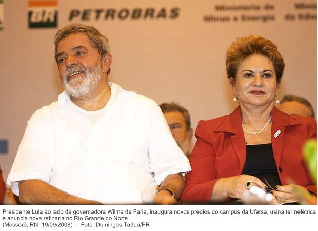 Presidente Lula ao lado da governadora Wilma de Faria, inaugura novos prédios do campus da Ufersa, usina termelétrica e anuncia nova refinaria no Rio Grande do Norte.