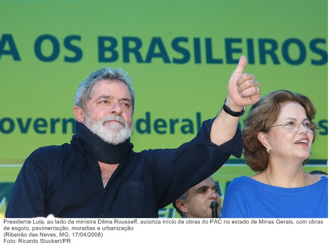 Presidente Lula, ao lado da ministra Dilma Rousseff, autoriza início de obras do PAC no estado de Minas Gerais, com obras de esgoto, pavimentação, moradias e urbanização.