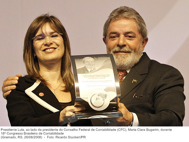 Presidente Lula, ao lado da presidente do Conselho Federal de Contabilidade (CFC), Maria Clara Bugarim, durante 18º Congresso Brasileiro de Contabilidade.