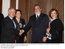 Presidente Lula, ao lado da primeira-dama Marisa Letícia, cumprimenta o presidente do Supremo Tribunal de Justiça, Humberto Gomes de Barros, durante chegada a jantar.
