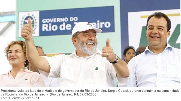 Presidente Lula, ao lado de d.Marisa e do governador do Rio de Janeiro, Sérgio Cabral, durante cerimônia na comunidade da Rocinha, no Rio de Janeiro.