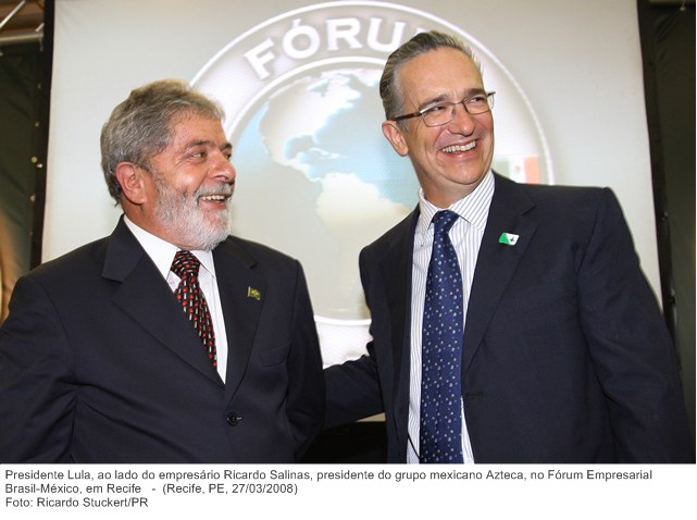 Presidente Lula, ao lado do empresário Ricardo Salinas, presidente do grupo mexicano Azteca, no Fórum Empresarial Brasil-México, em Recife.
