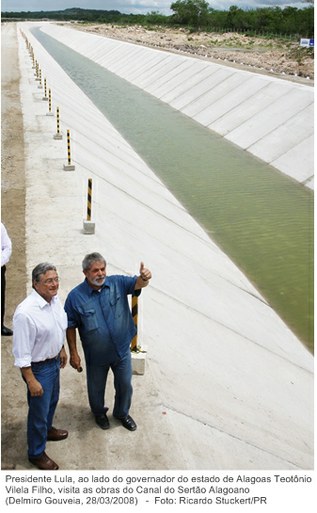 Presidente Lula, ao lado do governador do estado de Alagoas, Teotônio Vilela Filho, visita as obras do Canal do Sertão Alagoano.