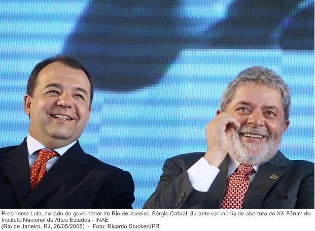 Presidente Lula, ao lado do governador do Rio de Janeiro, Sérgio Cabral, durante cerimônia de abertura do XX Fórum do Instituto Nacional de Altos Estudos - INAE.