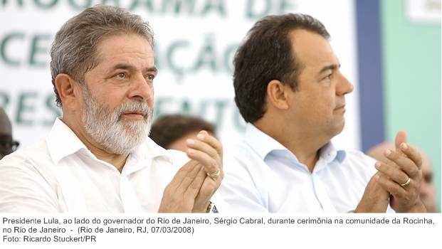 Presidente Lula, ao lado do governador do Rio de Janeiro, Sérgio Cabral, durante cerimônia na comunidade da Rocinha, no Rio de Janeiro.jpg