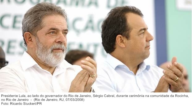 Presidente Lula, ao lado do governador do Rio de Janeiro, Sérgio Cabral, durante cerimônia na comunidade da Rocinha, no Rio de Janeiro.jpg