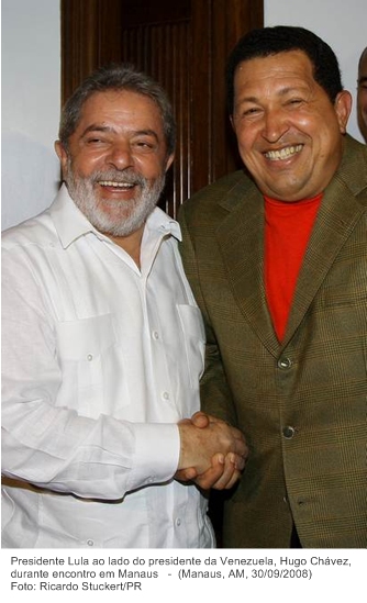 Presidente Lula ao lado do presidente da Venezuela, Hugo Chávez, durante encontro em Manaus.