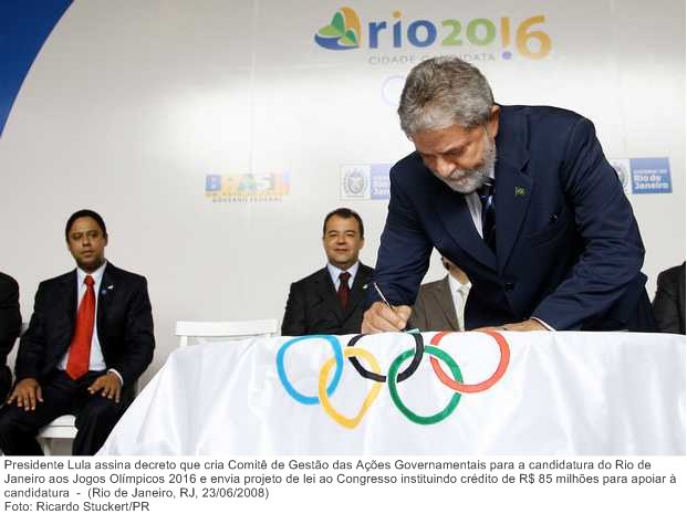 Presidente Lula assina decreto que cria Comitê de Gestão das Ações Governamentais para a candidatura do Rio de Janeiro aos Jogos Olímpicos 2016.