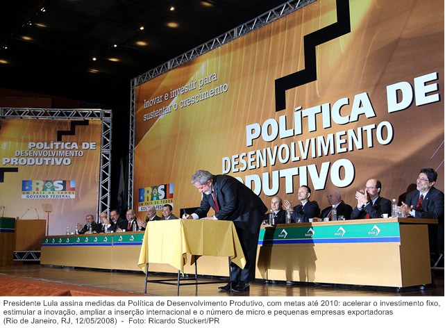 Presidente Lula assina medidas da Política de Desenvolvimento Produtivo, com metas até 2010.