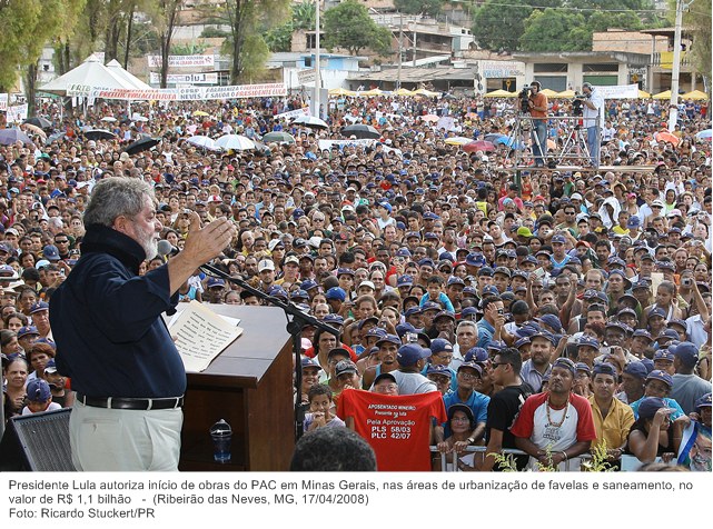 Presidente Lula autoriza início de obras do PAC em Minas Gerais, nas áreas de urbanização de favelas e saneamento, no valor de R$ 1,1 bilhão.