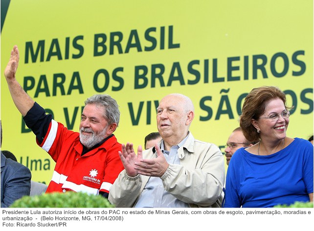 Presidente Lula autoriza início de obras do PAC no estado de Minas Gerais, com obras de esgoto, pavimentação, moradias e urbanização.