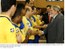Presidente Lula cumprimenta funcionários dos Correios durante inauguração das novas instalações da Agência Central, em São Paulo.