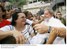 Presidente Lula cumprimenta moradores da comunidade da Rocinha.