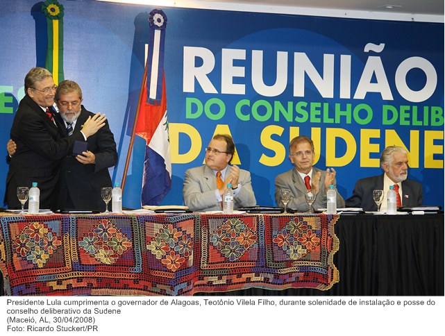 Presidente Lula cumprimenta o governador de Alagoas, Teotônio Vilela Filho, durante solenidade de instalação e posse do conselho deliberativo da Sudene.