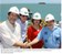 Presidente Lula cumprimenta o presidente da Petrobras, Sérgio Gabrielli, durante visita aos braços de transferência de Gás Natural Liquefeito.