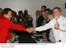 Presidente Lula cumprimenta o presidente da Venezuela, Hugo Chávez, durante reunião.