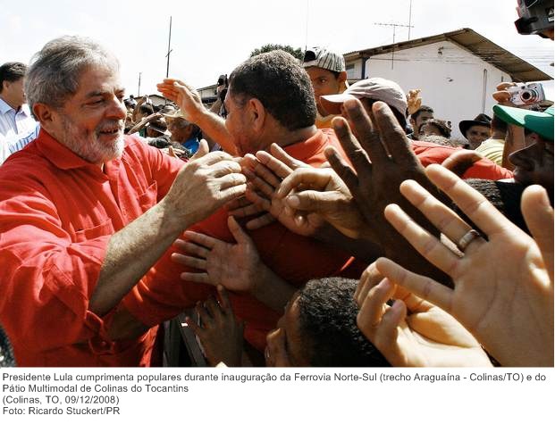 Presidente Lula cumprimenta populares durante inauguração da Ferrovia Norte-Sul (trecho Araguaína - ColinasTO) e do Pátio Multimodal de Colinas do Tocantins.