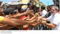 Presidente Lula cumprimenta populares durante visita a Olinda.