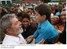 Presidente Lula cumprimenta populares durante visita ao Oiapoque.
