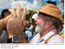 Presidente Lula cumprimenta populares presentes à cerimônia de instalação do Comitê Estadual de Articulação do programa Territórios da Cidadania, em Alagoas.