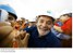 Presidente Lula cumprimenta trabalhadores das obras da Refinaria Abreu e Lima.