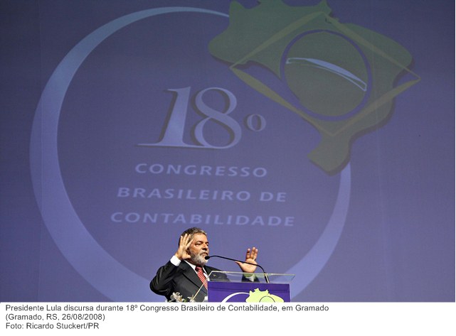 Presidente Lula discursa durante 18º Congresso Brasileiro de Contabilidade, em Gramado.
