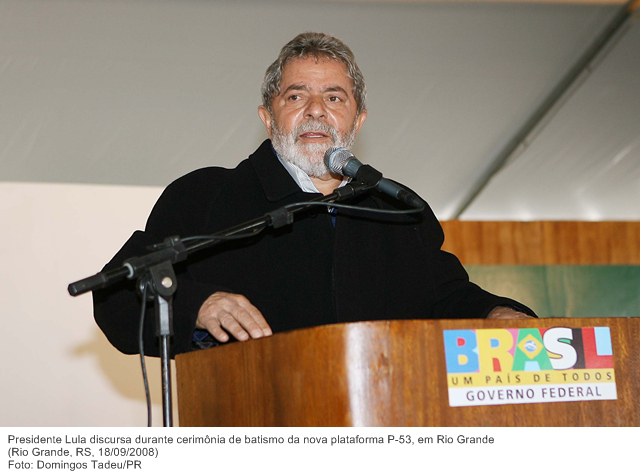 Presidente Lula discursa durante cerimônia de batismo da nova plataforma P-53, em Rio Grande.