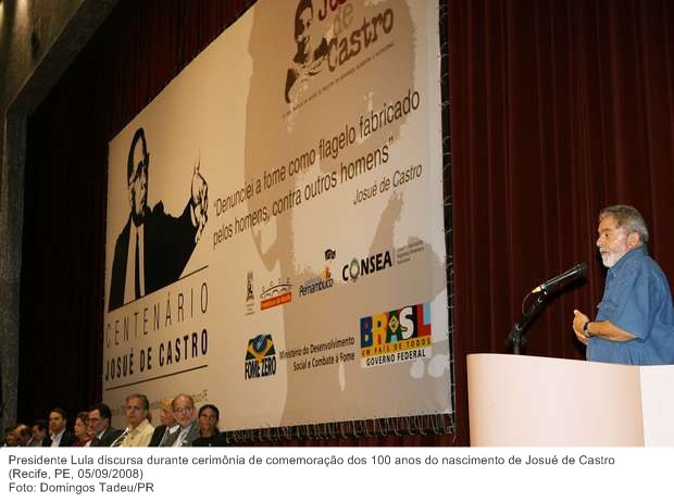 Presidente Lula discursa durante cerimônia de comemoração dos 100 anos do nascimento de Josué de Castro.