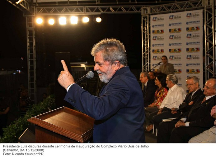 Presidente Lula discursa durante cerimônia de inauguração do Complexo Viário Dois de Julho.