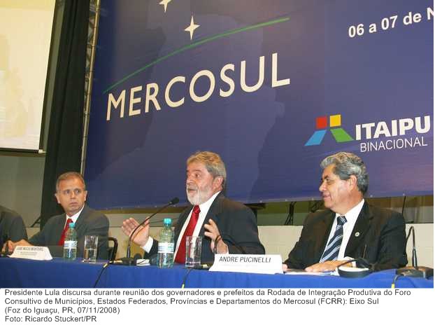 Presidente Lula discursa durante reunião dos governadores e prefeitos da Rodada de Integração Produtiva do Foro Consultivo de Municípios, Estados Federados, Províncias e Departamentos do Mercosul.