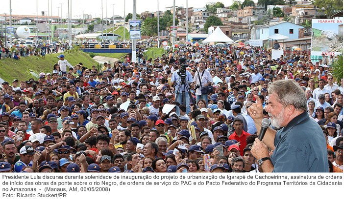 Presidente Lula discursa durante solenidade de inauguração do projeto de urbanização de Igarapé de Cachoeirinha, assinatura de ordens de início das obras da ponte sobre o rio Negro.