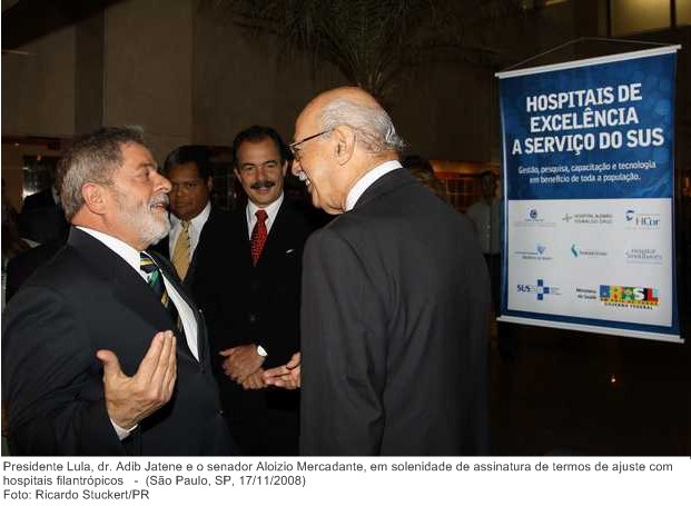 Presidente Lula, dr. Adib Jatene e o senador Aloizio Mercadante, em solenidade de assinatura de termos de ajuste com hospitais filantrópicos.