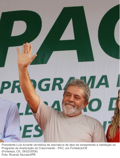 Presidente Lula durante cerimônia de assinatura de atos de saneamento e habitação do Programa de Aceleração do Crescimento - PAC, em Fortaleza-CE.