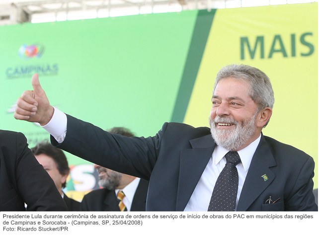 Presidente Lula durante cerimônia de assinatura de ordens de serviço de início de obras do PAC em municípios das regiões de Campinas e Sorocaba.
