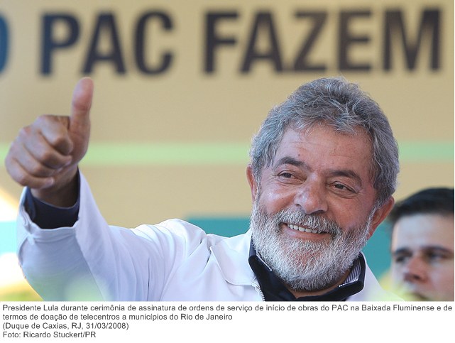 Presidente Lula durante cerimônia de assinatura de ordens de serviço de início de obras do PAC na Baixada Fluminense e de termos de doação de telecentros a municípios do Rio de Janeiro.