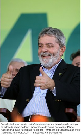 Presidente Lula durante cerimônia de assinatura de ordens de serviço de início de obras do PAC.
