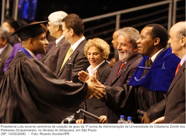 Presidente Lula durante cerimônia de colação de grau da 1ª turma de Administração da Universidade da Cidadania Zumbi dos Palmares (Unipalmares).