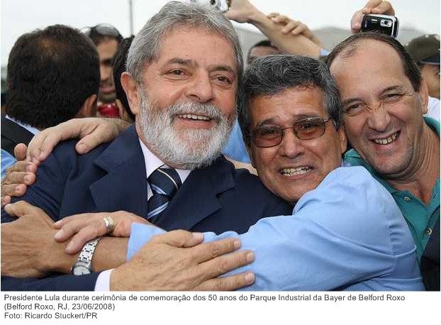 Presidente Lula durante cerimônia de comemoração dos 50 anos do Parque Industrial da Bayer de Belford Roxo.