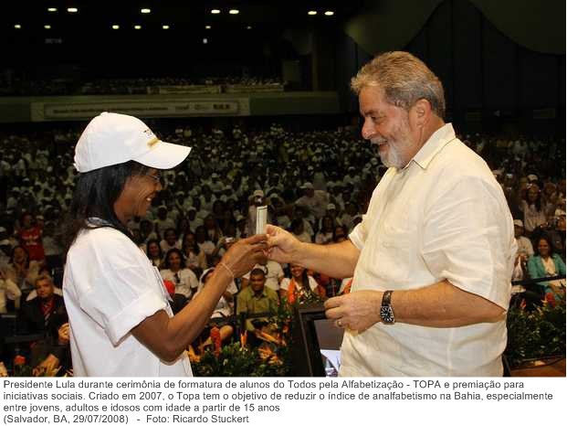 Presidente Lula durante cerimônia de formatura de alunos do Todos pela Alfabetização - TOPA e premiação para iniciativas sociais.