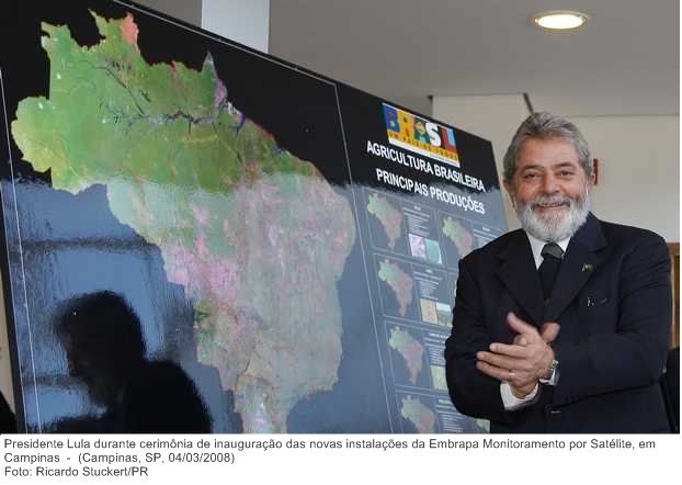 Presidente Lula durante cerimônia de inauguração das novas instalações da Embrapa Monitoramento por Satélite, em Campinas.