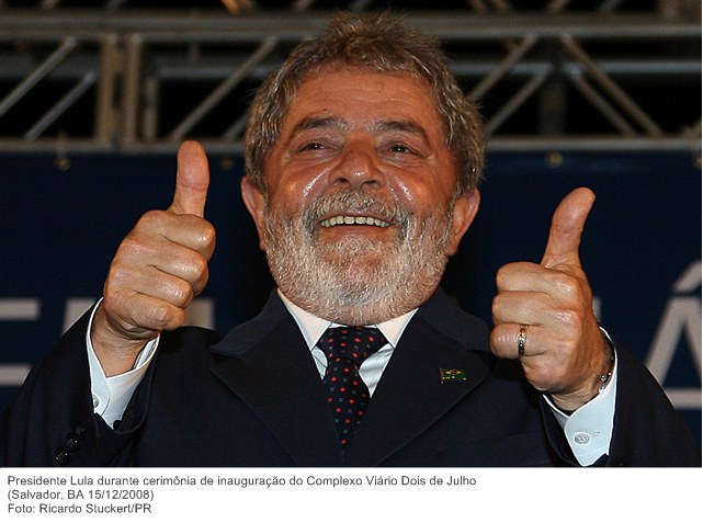 Presidente Lula durante cerimônia de inauguração do Complexo Viário Dois de Julho.