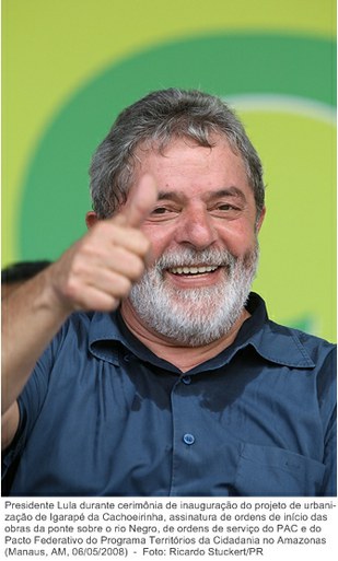 Presidente Lula durante cerimônia de inauguração do projeto de urbanização de Igarapé da Cachoeirinha, assinatura de ordens de início das obras da ponte sobre o rio Negro.