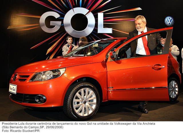Presidente Lula durante cerimônia de lançamento do novo Gol na unidade da Volkswagen da Via Anchieta.