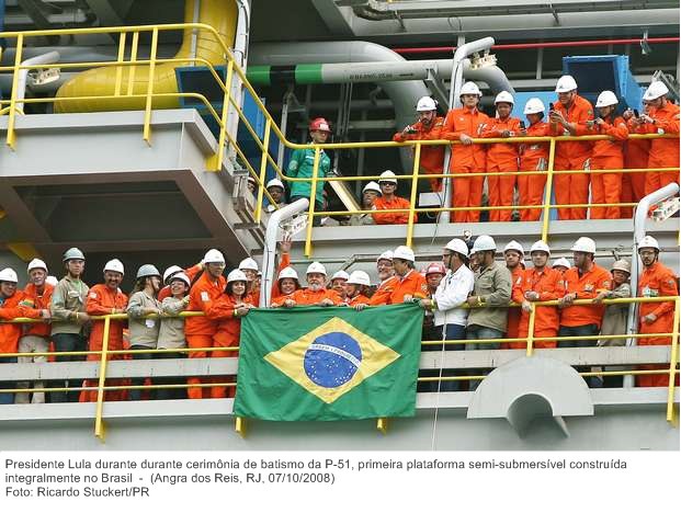 Presidente Lula durante durante cerimônia de batismo da P-51, primeira plataforma semi-submersível construída integralmente no Brasil.