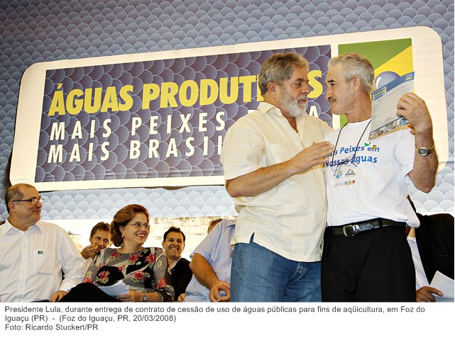 Presidente Lula, durante entrega de contrato de cessão de uso de águas públicas para fins de aqüicultura.jpg